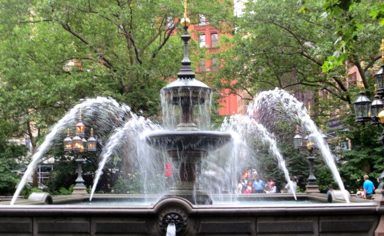 The History of Decorative Fountains in Public Spaces